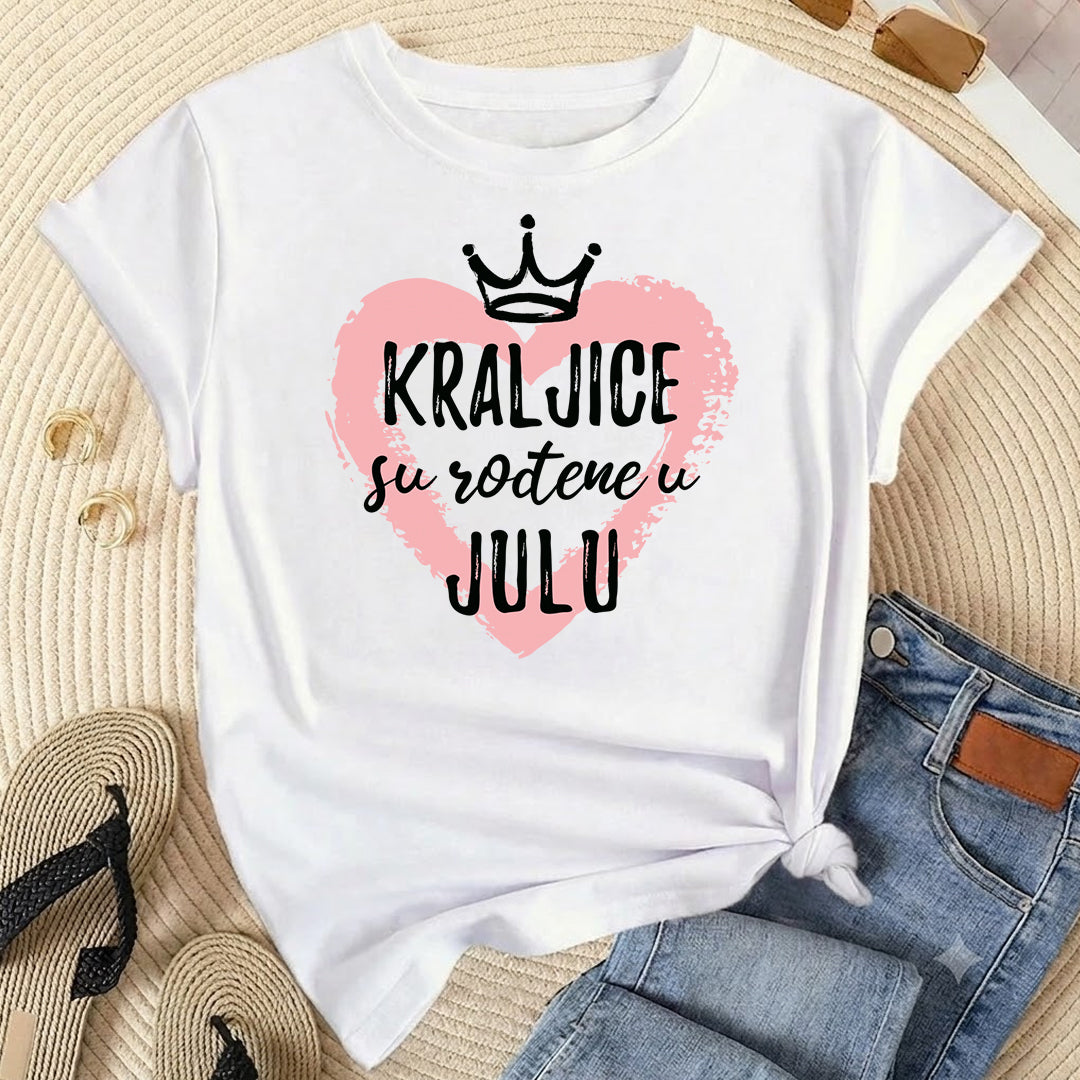 Bela ženska pamučna majica sa roze srcem i natpisom Kraljice su rođene u julu