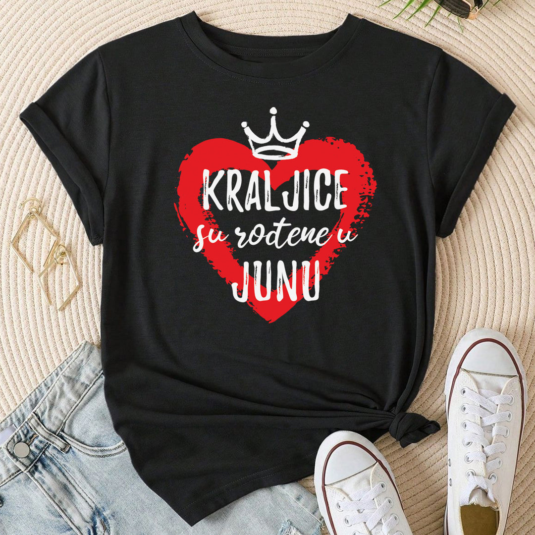 crna majica sa tekstom kraljice su rodjene u junu i crvenim srcem