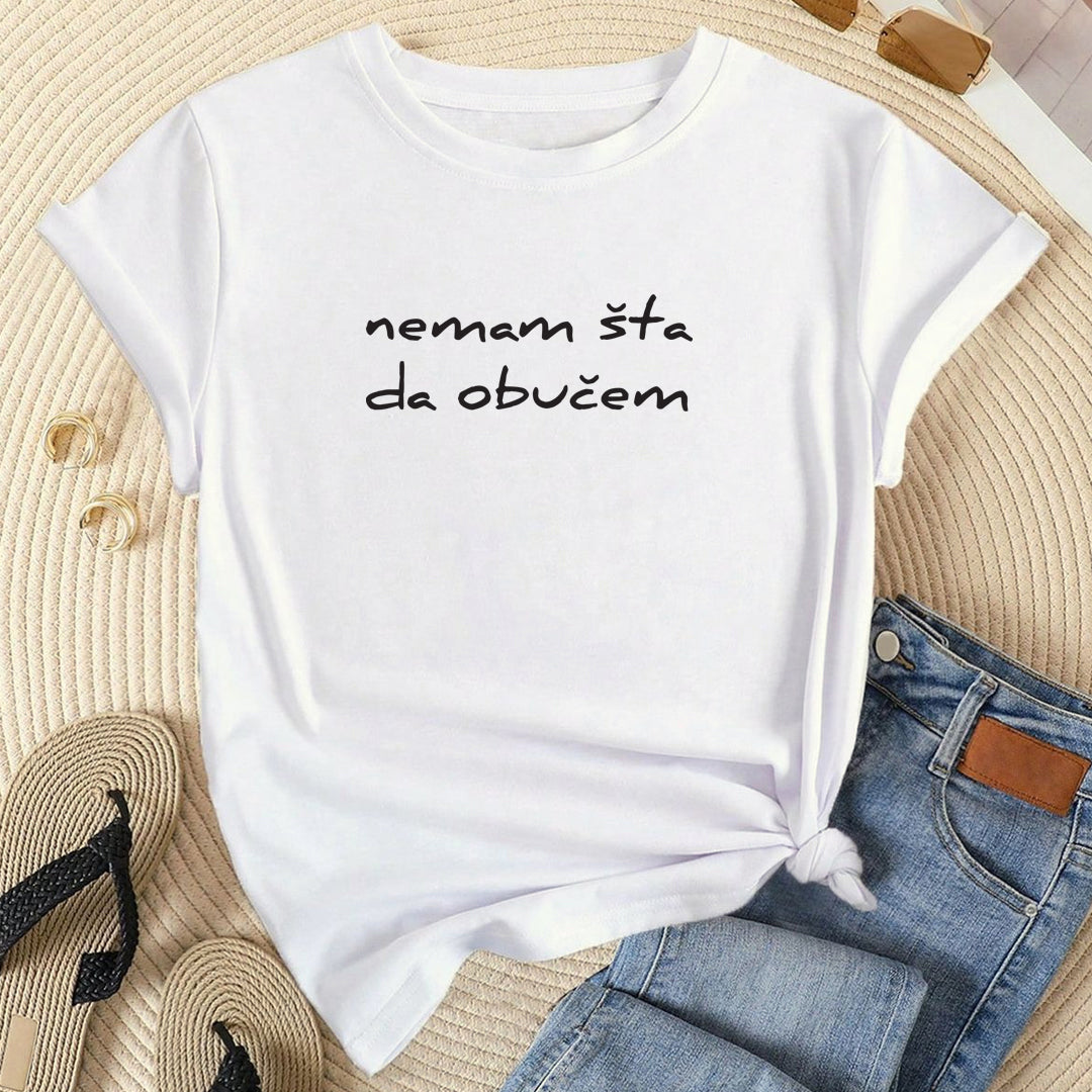 bela majica sa natpisom nemam šta da obučem