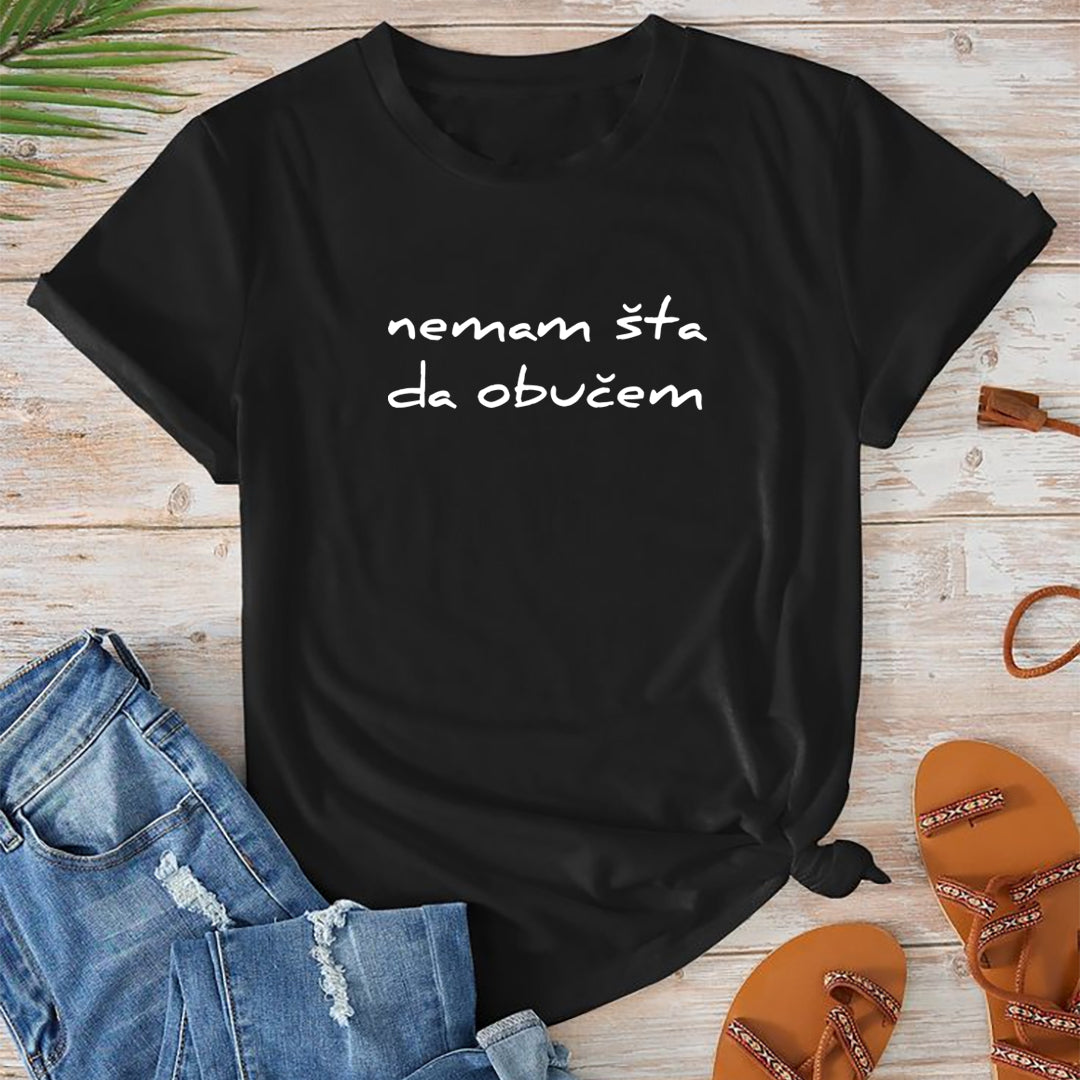crna majica sa natpisom nemam šta da obučem